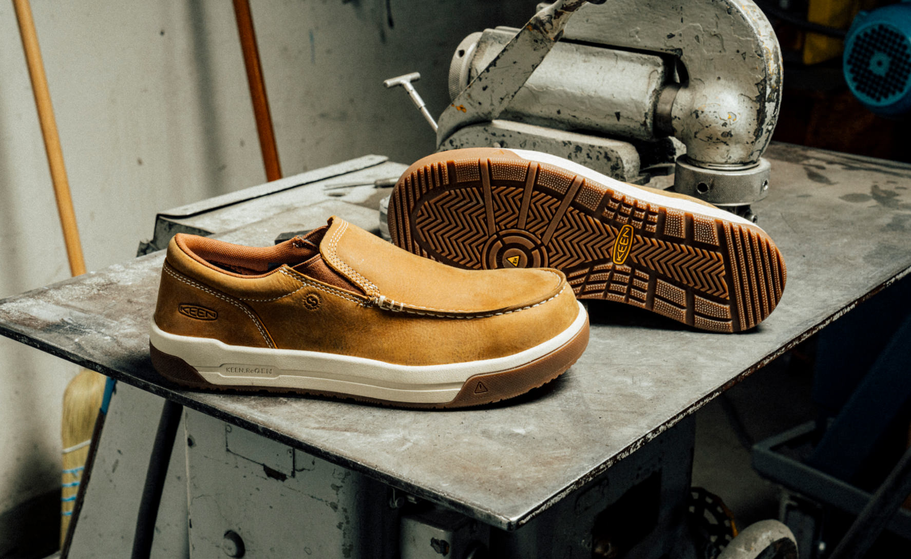 Men's Gibson Slip-On Work Shoe (Carbon Toe) | Belgian/Gum - Image 7