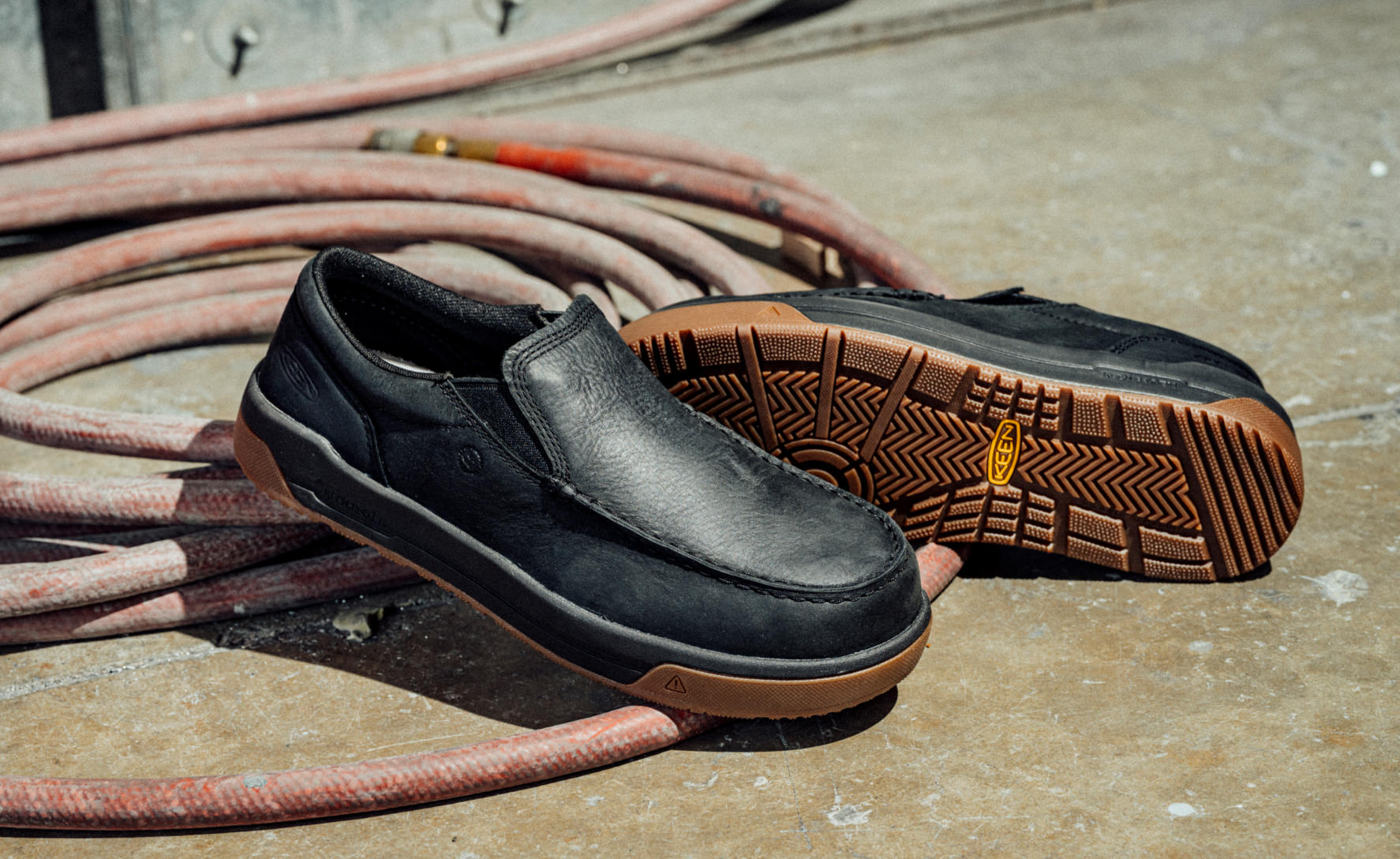 Men's Gibson Slip-On Work Shoe (Carbon Toe) | Black/Gum - Image 7